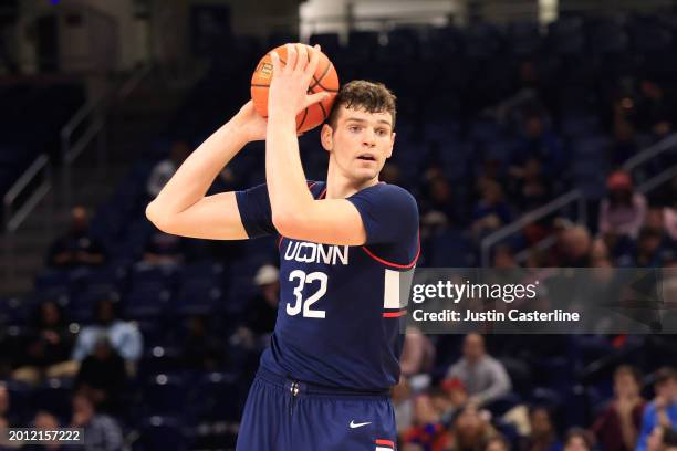 Donovan Clingan of the Connecticut Huskies looks to pass during the first half \add at Wintrust Arena on February 14, 2024 in Chicago, Illinois.