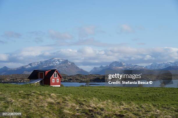 lofoten landscape with rorbu - moskenesoya stock pictures, royalty-free photos & images