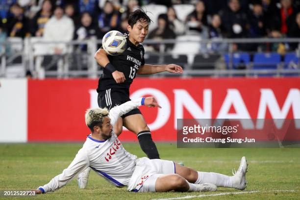 Lee Myung-jae of Ulsan Hyundai shoots at goal while Yuta Imazu of Ventforet Kofu attempts to block during the AFC Champions League Round of 16 first...