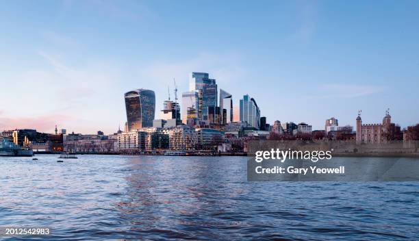 london financial district at dusk - thames river stock pictures, royalty-free photos & images