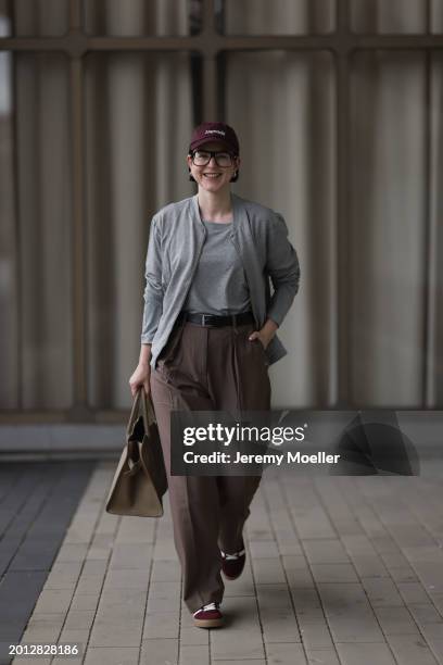 Maria Barteczko seen wearing Victoria Beckham black oversized aviator glasses, silver earrings, New Balance burgundy red logo baseball cap, HANRO...