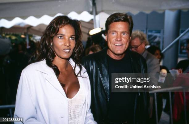 Musiker Dieter Bohlen mit Freundin Nadja Abd el Farrag, aka Naddel, circa 1997.
