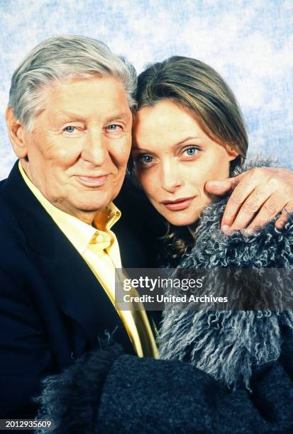 Günter Pfitzmann, deutscher Schauspieler, mit Kollegin Catherine Flemming, Deutschland um 1996.