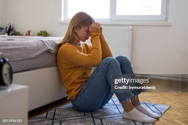 bored young woman in bedroom - suicide imagens e fotografias de stock