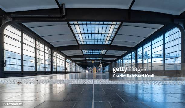 berlin s-bahn station zoologischer garten - reinhard krull stock pictures, royalty-free photos & images