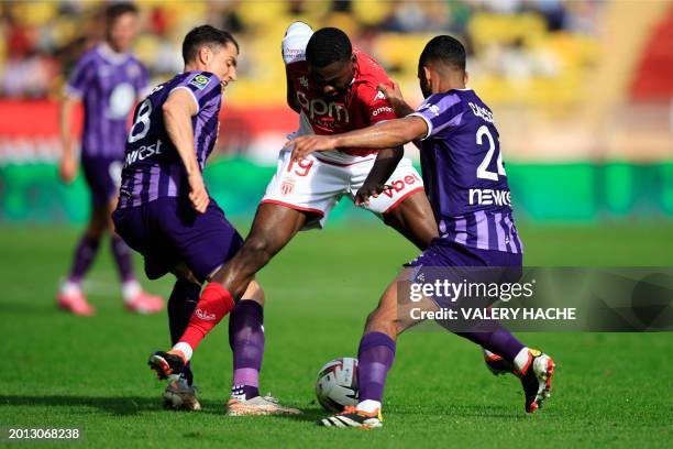 Monaco's French midfielder Youssouf Fofana fights for the ball with Toulouse's Swiss midfielder Vincent Sierro and Toulouse's Venezuelan midfielder...