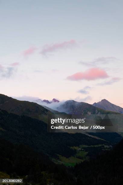 scenic view of mountains against sky during sunset - viajes stock pictures, royalty-free photos & images