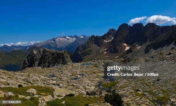 scenic view of mountains against blue sky - viajes stock pictures, royalty-free photos & images