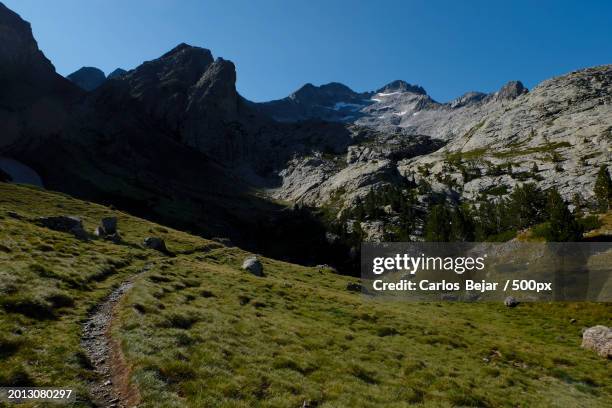 scenic view of mountains against clear sky - viajes stock pictures, royalty-free photos & images