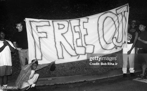 Los Angeles Police Department officers arrive and do crowd control at Rockingham Avenue and Sunset Boulevard following OJ Simpson freeway police...