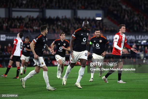 Romelu Lukaku of AS Roma celebrates scoring his team's first goal with teammate Stephan El Shaarawy during the UEFA Europa League 2023/24 Knockout...