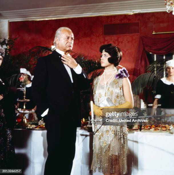Die gelbe Nachtigall, Fernsehfim, Deutschland/Österreich 1975, Regie: Franz Antel, Darsteller: Curd Jürgens, Sonja Jeannine.