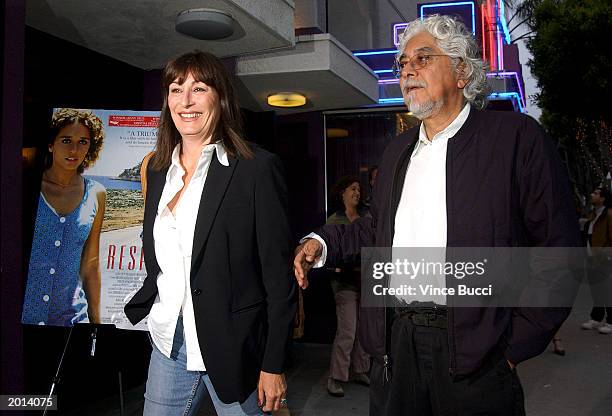 Actress Anjelica Huston and husband Robert Graham attend the Los Angeles premiere of the film "Respiro" at Laemmle's Monica 4 Plex May 19, 2003 in...