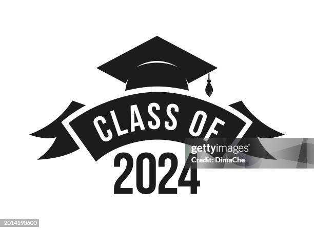 abschlussemblem der klasse 2024, begrüßungsabzeichen für die zeremonie mit mörtelbrett und band - ausgeschnittenes vektorsymbol - abschlussfeier stock-grafiken, -clipart, -cartoons und -symbole