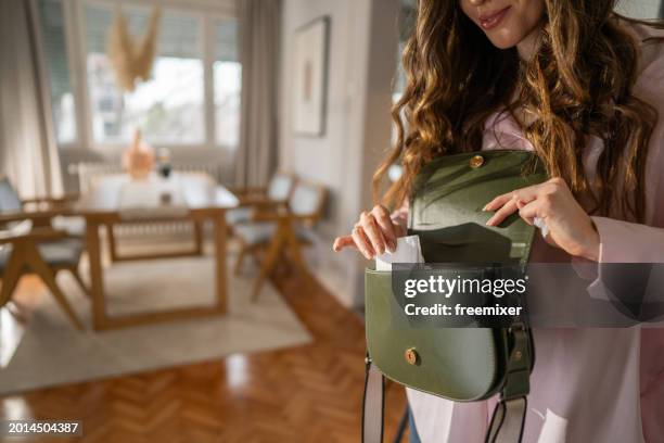 woman preparing to go out - handtasche stock-fotos und bilder