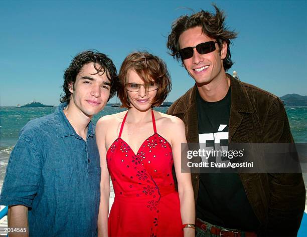 Caio Blat, actress Maria Luisa Mendonca and actor Rodrigo Santoro attend the "Carandiru" press luncheon at Carlton beach during the 56th...
