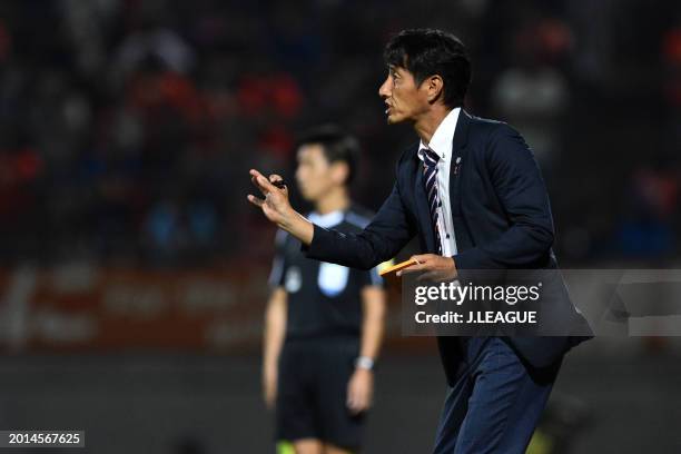 Head coach Akira Ito of Omiya Ardija gives the team instruction during the J.League J1 match between Omiya Ardija and Shimizu S-Pulse at NACK5...