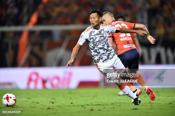 Jong Tae-se of Shimizu S-Pulse controls the ball against Marcelo Toscano of Omiya Ardija during the J.League J1 match between Omiya Ardija and...