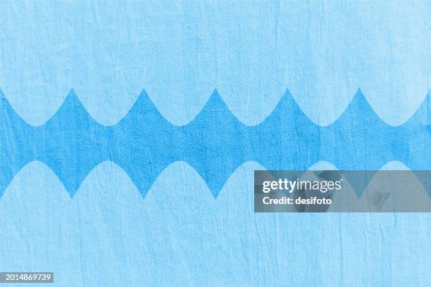 ilustraciones, imágenes clip art, dibujos animados e iconos de stock de pared encalada rayada rayada de color azul cielo turquesa brillante en blanco vacía, fondo vectorial horizontal de lienzo con textura grunge, espacio de copia y arrugas con división en zigzag de patrón ondulado u ondulado sólido en dos particiones - batik