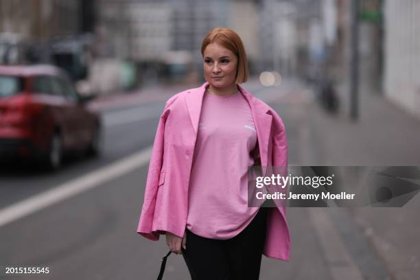 Elena Przkora seen wearing gold earrings, Hernameis pink logo print pattern oversized t-shirt, Jacquemus pink oversized blazer jacket, Zara black...