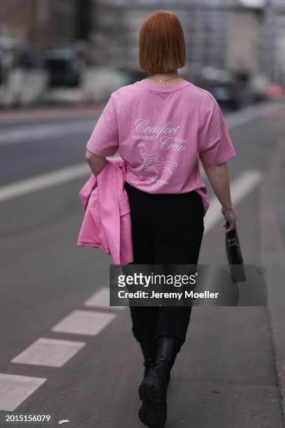 Elena Przkora seen wearing Hernameis pink logo print pattern oversized t-shirt, Jacquemus pink oversized blazer jacket, Zara black long suit pants,...
