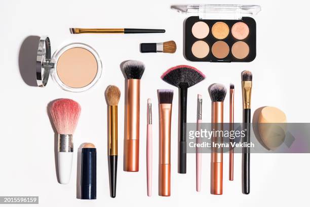 collection of beauty products laid out on white color background. cosmetic make-up  products for a woman  - make-up brushes, face powder, blush palette, eyeshadow, cosmetic sponges. concept peach color. - pinceau à blush photos et images de collection
