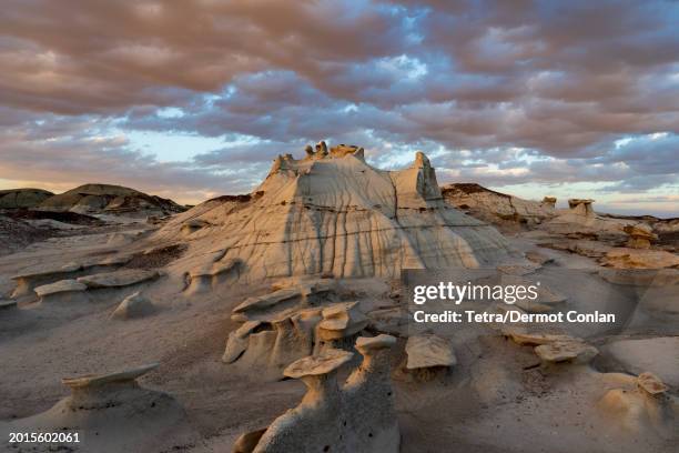 usa, new mexico, bisti wilderness, clouds over badlands rock formations in bisti/de-na-zin wilderness - bisti de na zin wilderness new mexico usa stock pictures, royalty-free photos & images