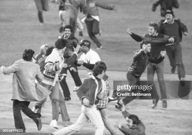 Chris Chambliss's homerun advances the Yankees to the World Series and fans rush the field in celebration.