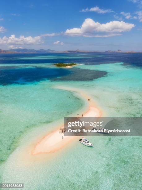 aerial drone of island in middle of flores sea in komodo, kabupaten manggarai barat, nusa tenggara, indonesia - nusa tengara oriental imagens e fotografias de stock