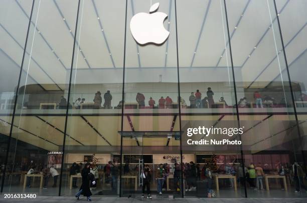 Customers are spending money at a flagship Apple store in Hangzhou, Zhejiang Province, China, on February 20, 2024. According to foreign media...