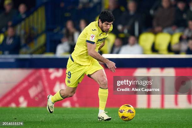 Goncalo Guedes of Villarreal CF runs with the ball during the LaLiga EA Sports match between Villarreal CF and Getafe CF at Estadio de la Ceramica on...