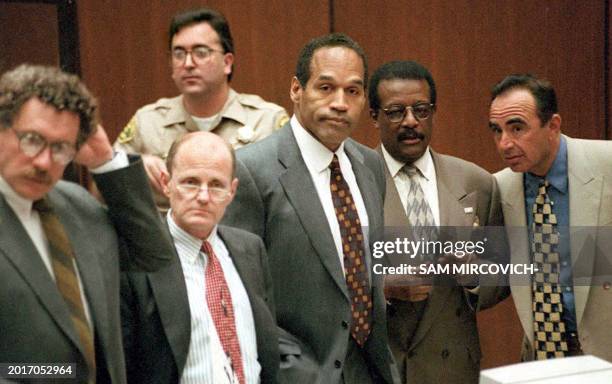 Simpson, along with his defense team, stands as the jury enters the courtroom in the O.J. Simpson murder case 05 April 1995 in Los Angeles, CA. Judge...