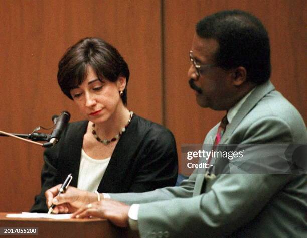 Eva Stein, a neighbor of Nicole Brown Simpson, and defense attorney Johnnie Cochran, look over her statement to police during a court session 08...