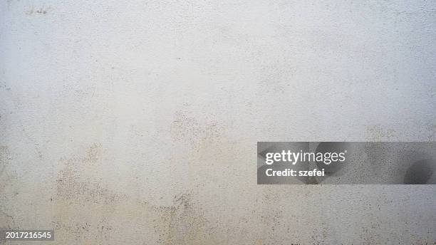 grunge concrete wall background in beige color - imperfezione foto e immagini stock