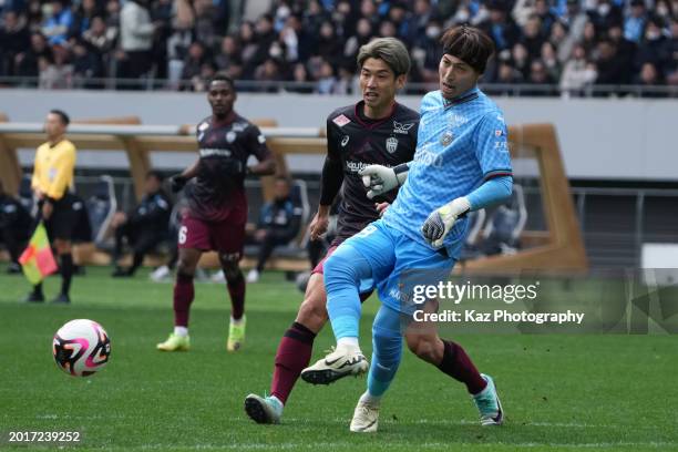 Naoto Kamifukumoto of Kawasaki Frontale passes the ball under the pressure from Yuya Osako of Vissel Kobe during the FUJIFLIM SUPER CUP match between...