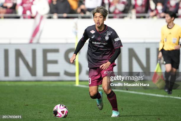 Yuya Osako of Vissel Kobe in action during the FUJIFLIM SUPER CUP match between Vissel Kobe and Kawasaki Frontale at Japan National Stadium on...