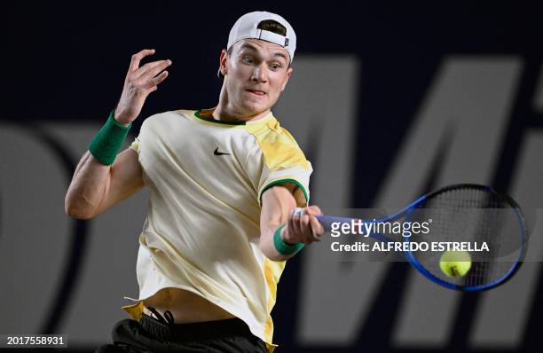 Britain's Jack Draper returns the ball to the Australia's Thanasi Kokkinakis during the Mexico ATP Open 250 men's singles tennis match at the Cabo...