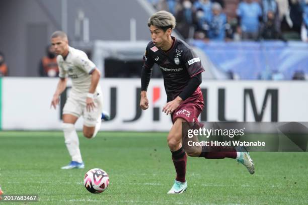 Yuya Osako of Vissel Kobe in action during the FUJIFLIM SUPER CUP match between Vissel Kobe and Kawasaki Frontale at Japan National Stadium on...