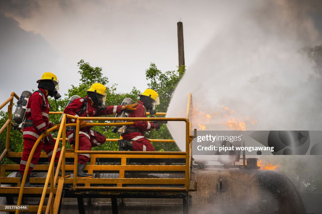 Fire Service Using Teamwork Teamwork Of Firefighters Undergoing Advanced Fire Suppression Training ...