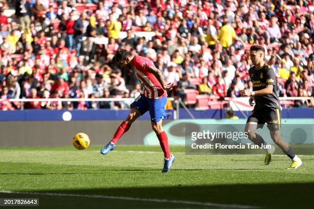 Angel Correa of Atletico Madrid scores his team's third goal during the LaLiga EA Sports match between Atletico Madrid and UD Las Palmas at Civitas...