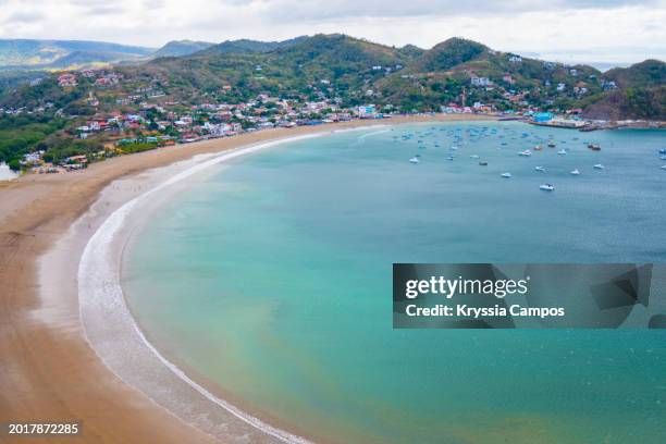 tropical paradise overlook at a beautiful beach - san juan del sur stock pictures, royalty-free photos & images