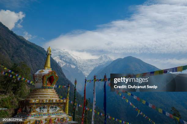 buddhism stupa with annapurna south background. - montanhas annapurna imagens e fotografias de stock