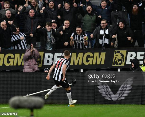 Matt Ritchie of Newcastle United celebrates after scoring Newcastles second goal during the Premier League match between Newcastle United and AFC...
