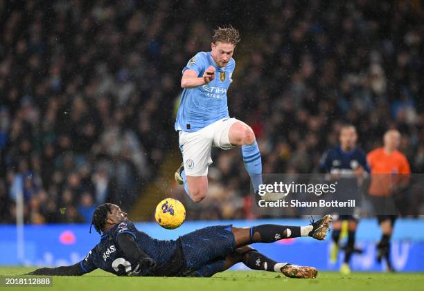 Kevin De Bruyne of Manchester City is challenged by Axel Disasi of Chelsea during the Premier League match between Manchester City and Chelsea FC at...