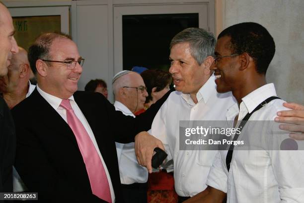 Israeli industrialist Eitan Wertheimer talks with two unidentified guests at the Bar Ilan University Board of Trustees meeting, Ramat Gan, Israel,...