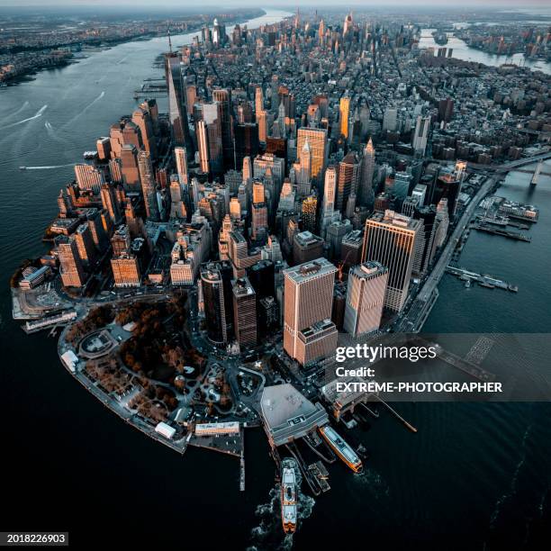 every day magical scenery of manhattan, new york city - east river staden new york bildbanksfoton och bilder