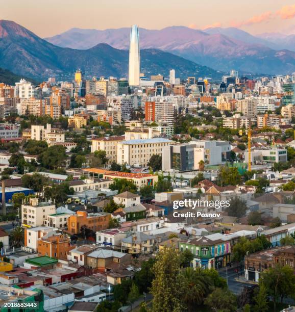 costanera center in santiago - santiago região metropolitana de santiago - fotografias e filmes do acervo