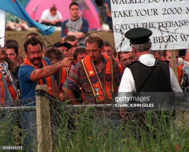 Tension rises on the front line at Drumcree 10 July as an Orangeman points at an RUC officer. Thousands of Orangemen have begun advancing towards...