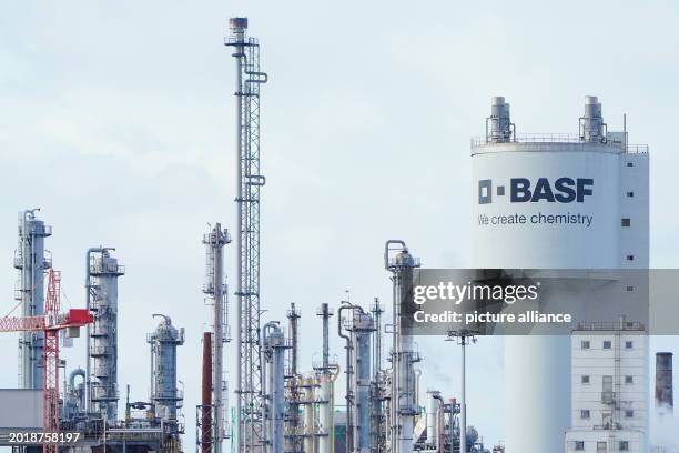 Basf Factory 2,685 Basf Corporation Photos & High Res Pictures - Getty Images