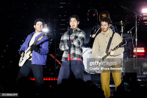 142 The Jonas Brothers In Concert East Rutherford Nj Stock Photos, High ...